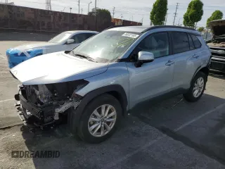 2023 Toyota Corolla Cross LE z VIN 7MUBAABG3PV048739, wystawiony jako Copart lot #56632165 z przebiegiem 22 844 mil mil oraz Szkoda całkowita • Salvage title. Historia ofert i sprzedaży dostępna na DreamBid. Obrazek 1.