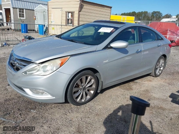2011 Hyundai Sonata SE with VIN 5NPEC4ABXBH204797, listed as a IAAI auction lot 41655470 with 113,547 mi miles. Bid and sale history available at carsss.com. Image 2.