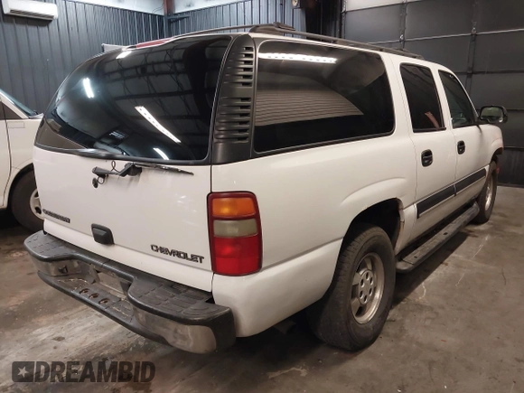 2002 Chevrolet Suburban LT with VIN 3GNFK16Z32G332066, listed as a IAAI auction lot 41694175 with 326,044 mi miles. Bid and sale history available at carsss.com. Image 4.