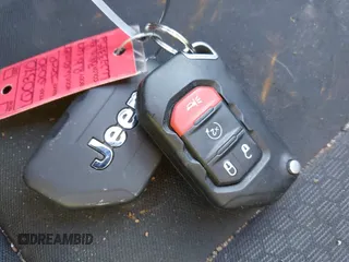2020 Jeep Wrangler Rubicon z VIN 1C4HJXCG9LW233152, wystawiony jako IAAI lot #41623515 z przebiegiem 88 548 mil mil oraz . Historia ofert i sprzedaży dostępna na DreamBid. Obrazek 11.