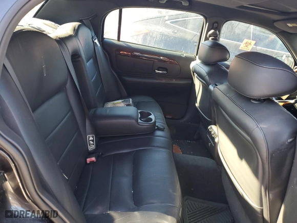 2002 Lincoln Town Car Sig. with VIN 1LNHM82W82Y611885, listed as a Copart auction lot 88363625 with 112,330 mi miles and Salvage Title. Bid and sale history available at carsss.com. Image 10.