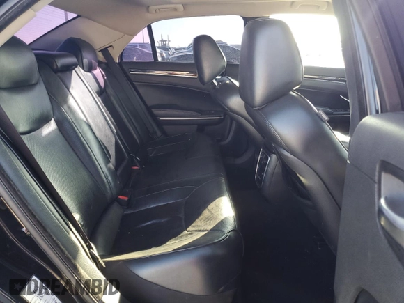 2019 Chrysler 300 Limited with VIN 2C3CCAEG2KH555681, listed as a Copart auction lot 43571855 with 121,027 mi miles and Salvage Title. Bid and sale history available at DreamBid. Image 10.