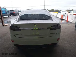2015 Tesla Model S 85 kWh Battery with VIN 5YJSA1H11FFP75796, listed as a IAAI auction lot 41799524 with 1 mi miles. Bid and sale history available at carsss.com. Image 17.