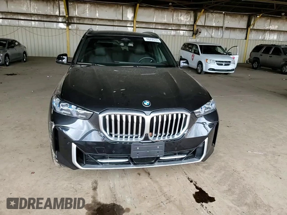 2025 BMW X5 sDrive40i z VIN 5UX13EU05S9W65198, wystawiony jako Copart lot #48498235 z przebiegiem 2 475 mil mil oraz Szkoda całkowita • Salvage title. Historia ofert i sprzedaży dostępna na DreamBid. Obrazek 10.