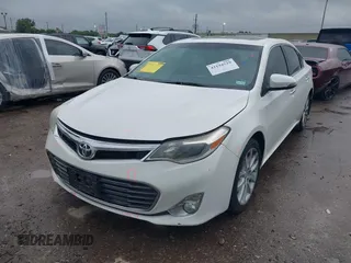 2013 Toyota Avalon XLE z VIN 4T1BK1EB5DU062247, wystawiony jako IAAI lot #42194529 z przebiegiem 189 092 mil mil oraz . Historia ofert i sprzedaży dostępna na DreamBid. Obrazek 16.