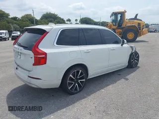 2022 Volvo XC90 Momentum with VIN YV4A22PK9N1828015, listed as a IAAI auction lot 37161443 with 1 mi miles. Bid and sale history available at carsss.com. Image 4.