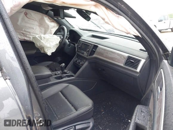 2022 Volkswagen Atlas SE with VIN 1V2LC2CA1NC203536, listed as a IAAI auction lot 42310598 with 28,724 mi miles and . Bid and sale history available at DreamBid. Image 5.
