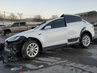2020 Tesla Model X Long Range with VIN 5YJXCDE22LF301883, listed as a Copart auction lot 88755105 with 0 mi miles and Salvage Title. Bid and sale history available at carsss.com. Image 1.