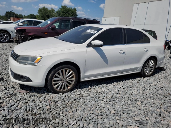 2011 Volkswagen Jetta SEL z VIN 3VWLX7AJ2BM351398, wystawiony jako Copart lot #57559365 z przebiegiem 183 376 mil mil oraz Czysty tytuł • Clean title. Historia ofert i sprzedaży dostępna na DreamBid. Obrazek 1.