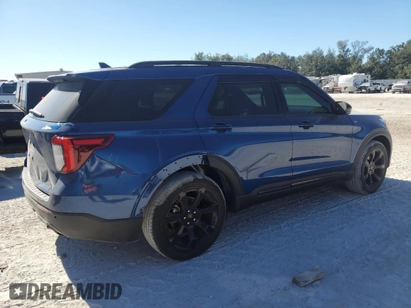 2022 Ford Explorer ST-Line with VIN 1FMSK7KH8NGB84628, listed as a Copart auction lot 82368324 with 19,977 mi miles and Salvage Title. Bid and sale history available at carsss.com. Image 3.