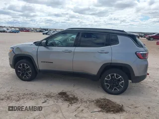 2020 Jeep Compass Trailhawk z VIN 3C4NJDDB5LT171727, wystawiony jako IAAI lot #41844523 z przebiegiem 103 952 mil mil oraz . Historia ofert i sprzedaży dostępna na DreamBid. Obrazek 14.
