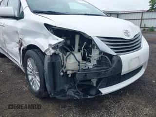 2012 Toyota Sienna XLE AAS z VIN 5TDYK3DC3CS215411, wystawiony jako IAAI lot #42333328 z przebiegiem 123 677 mil mil oraz . Historia ofert i sprzedaży dostępna na DreamBid. Obrazek 6.