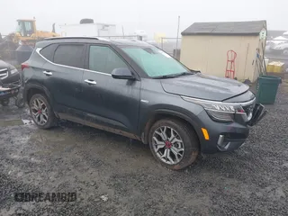 2021 Kia Seltos SX with VIN KNDETCA26M7182220, listed as a IAAI auction lot 41674784 with 41,922 mi miles. Bid and sale history available at carsss.com. Image 1.