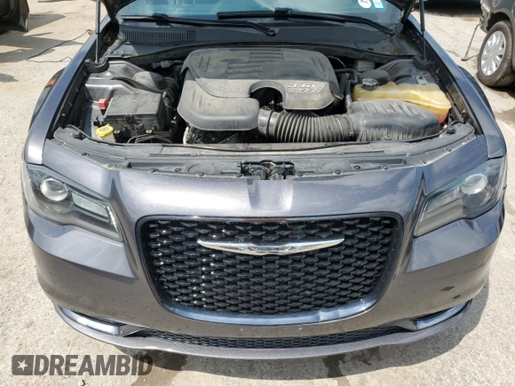 2015 Chrysler 300 S z VIN 2C3CCAGG8FH899454, wystawiony jako Copart lot #59947615 z przebiegiem 113 942 mil mil oraz Szkoda całkowita • Salvage title. Historia ofert i sprzedaży dostępna na DreamBid. Obrazek 11.