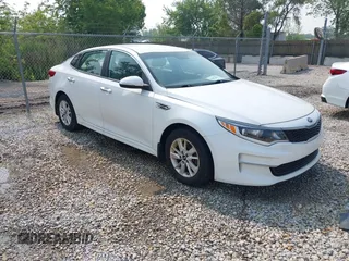 2016 Kia Optima LX z VIN 5XXGT4L34GG054817, wystawiony jako IAAI lot #42427494 z przebiegiem 95 109 mil mil oraz . Historia ofert i sprzedaży dostępna na DreamBid. Obrazek 1.