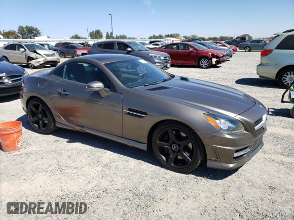 2013 Mercedes-Benz SLK 350 с VIN WDDPK5HA8DF055047, выставлен на аукционе Copart как лот 71205934 с пробегом 69 064 миль миль и Чистый • Clean title. История ставок и продаж доступна на DreamBid. Изображение 4.