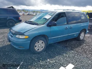 1996 Dodge Caravan SE with VIN 1B4GP45R9TB426378, listed as a IAAI auction lot 41947737 with 150,182 mi miles. Bid and sale history available at carsss.com. Image 2.
