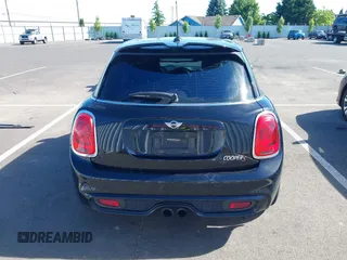 2015 MINI Hardtop 4 Door S z VIN WMWXU3C58F2B57218, wystawiony jako IAAI lot #42361437 z przebiegiem 96 984 mil mil oraz . Historia ofert i sprzedaży dostępna na DreamBid. Obrazek 16.