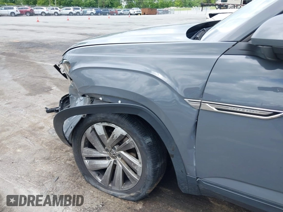 2020 Volkswagen Atlas с VIN 1V2YC2CA4LC215683, выставлен на аукционе IAAI как лот 42235522 с пробегом 53 189 миль миль и . История ставок и продаж доступна на DreamBid. Изображение 6.