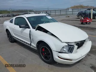 2008 Ford Mustang Deluxe z VIN 1ZVHT80N585188191, wystawiony jako IAAI lot #42162834 z przebiegiem 145 313 mil mil oraz . Historia ofert i sprzedaży dostępna na DreamBid. Obrazek 1.