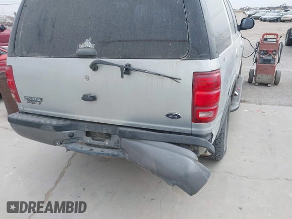 2000 Ford Expedition XLT with VIN 1FMRU15L6YLA28461, listed as a IAAI auction lot 41385530 with 1 mi miles. Bid and sale history available at carsss.com. Image 6.