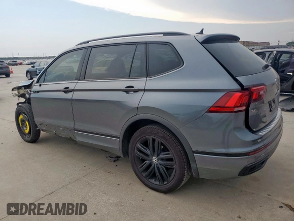 2022 Volkswagen Tiguan SE R-Line Black z VIN 3VVCB7AXXNM113777, wystawiony jako Copart lot #58150395 z przebiegiem 61 921 mil mil oraz Szkoda całkowita • Salvage title. Historia ofert i sprzedaży dostępna na DreamBid. Obrazek 2.