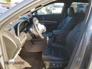 2024 Cadillac XT4 FWD Premium Luxury z VIN 1GYFZCR47RF126643, wystawiony jako Copart lot #80694964 z przebiegiem 24 583 mil mil oraz Czysty tytuł • Clean title. Historia ofert i sprzedaży dostępna na DreamBid. Obrazek 7.