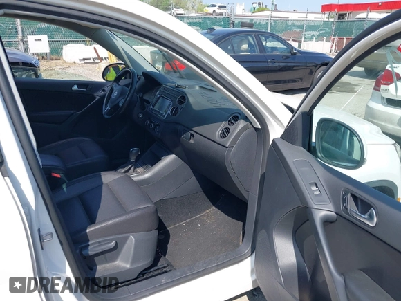 2012 Volkswagen Tiguan SEL with VIN WVGAV7AX5CW517186, listed as a IAAI auction lot 42177269 with 142,285 mi miles and . Bid and sale history available at DreamBid. Image 5.