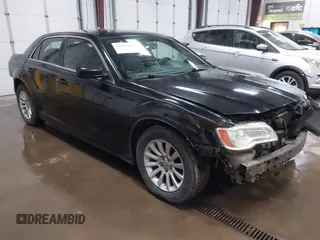 2013 Chrysler 300 z VIN 2C3CCAAG5DH607040, wystawiony jako IAAI lot #42243051 z przebiegiem 181 854 mil mil oraz . Historia ofert i sprzedaży dostępna na DreamBid. Obrazek 1.