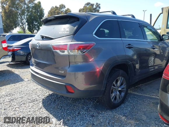 2015 Toyota Highlander XLE z VIN 5TDKKRFH8FS050848, wystawiony jako IAAI lot #42279034 z przebiegiem 101 053 mil mil oraz . Historia ofert i sprzedaży dostępna na DreamBid. Obrazek 4.