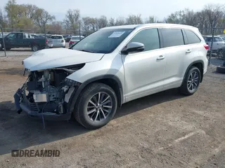 2017 Toyota Highlander XLE with VIN 5TDJZRFH3HS513862, listed as a IAAI auction lot 41995830 with 126,897 mi miles and . Bid and sale history available at DreamBid. Image 18.