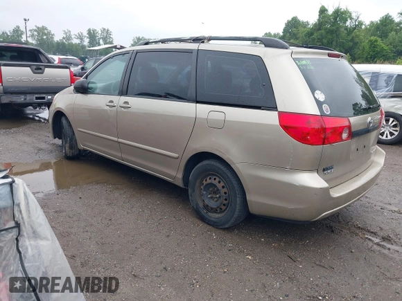 2008 Toyota Sienna CE z VIN 5TDZK23C88S141135, wystawiony jako IAAI lot #42272852 z przebiegiem 241 336 mil mil oraz . Historia ofert i sprzedaży dostępna na DreamBid. Obrazek 3.