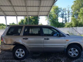 2006 Honda Pilot LX with VIN 2HKYF18146H551600, listed as a IAAI auction lot 39842919 with 133,188 mi miles. Bid and sale history available at carsss.com. Image 13.