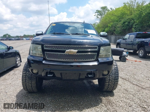 2007 Chevrolet Tahoe LT z VIN 1GNFK13067R331734, wystawiony jako IAAI lot #42372797 z przebiegiem 173 150 mil mil oraz . Historia ofert i sprzedaży dostępna na DreamBid. Obrazek 12.