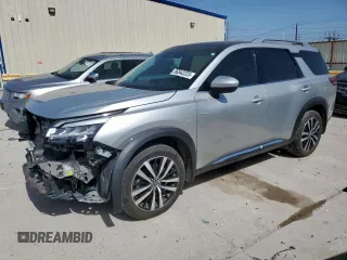 2023 Nissan Pathfinder Platinum z VIN 5N1DR3DH9PC208004, wystawiony jako Copart lot #56542225 z przebiegiem 31 444 mil mil oraz Szkoda całkowita • Salvage title. Historia ofert i sprzedaży dostępna na DreamBid. Obrazek 1.