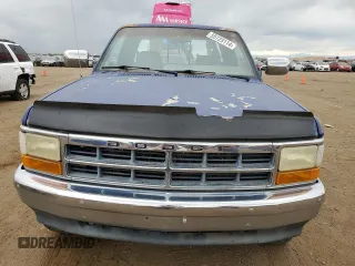 1995 Dodge Dakota z VIN 1B7GG23Y4SS124349, wystawiony jako Copart lot #55723114 z przebiegiem 136 156 mil mil oraz Tytuł czysty. Historia ofert i sprzedaży dostępna na DreamBid. Obrazek 5.