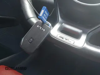 2023 Kia K5 GT-Line z VIN 5XXG64J25PG179696, wystawiony jako IAAI lot #42114587 z przebiegiem 49 192 mil mil oraz . Historia ofert i sprzedaży dostępna na DreamBid. Obrazek 11.