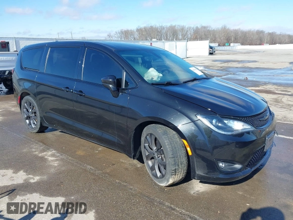 2020 Chrysler Pacifica Touring with VIN 2C4RC1FG8LR150540, listed as a IAAI auction lot 41506101 with 152,046 mi miles and . Bid and sale history available at DreamBid. Image 1.