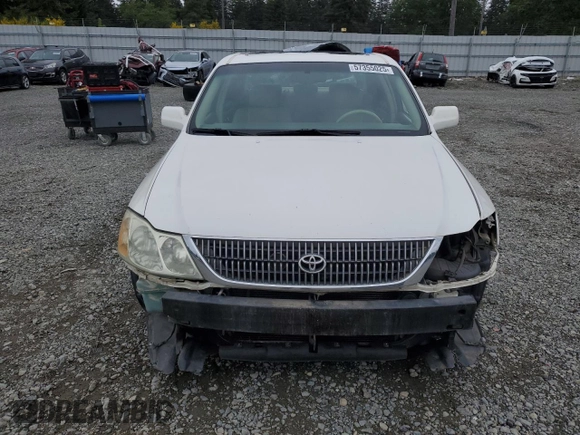 2001 Toyota Avalon XL z VIN 4T1BF28B31U136069, wystawiony jako Copart lot #57355025 z przebiegiem 217 489 mil mil oraz Szkody całkowita. Historia ofert i sprzedaży dostępna na DreamBid. Obrazek 5.