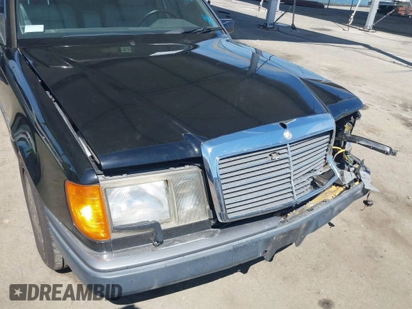 1993 Mercedes-Benz 400 E z VIN WDBEA34E6PB942402, wystawiony jako IAAI lot #41855899 z przebiegiem 124 065 mil mil oraz . Historia ofert i sprzedaży dostępna na DreamBid. Obrazek 17.