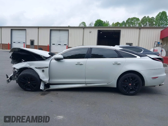 2016 Jaguar XJ Portfolio with VIN SAJWJ2GD8G8W00063, listed as a IAAI auction lot 42076707 with Not provided miles and . Bid and sale history available at DreamBid. Image 14.
