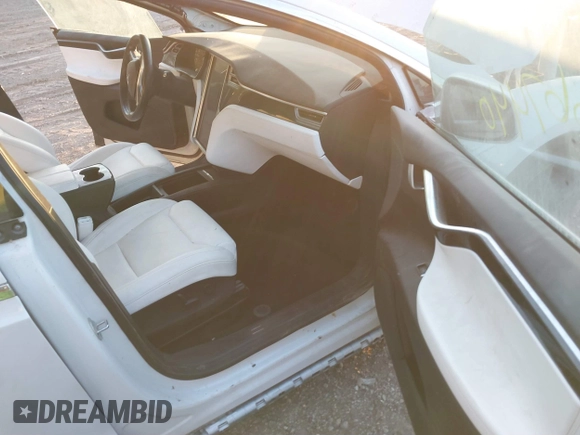 2017 Tesla Model X 90D z VIN 5YJXCBE20HF050017, wystawiony jako IAAI lot #41145641 z przebiegiem Nie podano mil oraz . Historia ofert i sprzedaży dostępna na DreamBid. Obrazek 5.