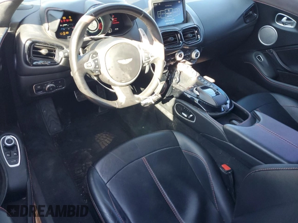 2020 Aston Martin Vantage z VIN SCFSMGAW9LGN03080, wystawiony jako Copart lot #49381775 z przebiegiem 47 187 mil mil oraz Szkody całkowita. Historia ofert i sprzedaży dostępna na DreamBid. Obrazek 8.