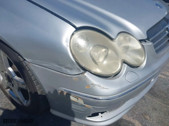 2005 Mercedes-Benz CLK-Class 5.0L with VIN WDBTJ75J35F142835, listed as a IAAI auction lot 41836593 with 1 mi miles. Bid and sale history available at carsss.com. Image 6.