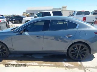 2022 Mazda 3 2.5 Turbo z VIN 3MZBPBAY8NM308426, wystawiony jako IAAI lot #41808563 z przebiegiem 44 693 mil mil oraz . Historia ofert i sprzedaży dostępna na DreamBid. Obrazek 15.