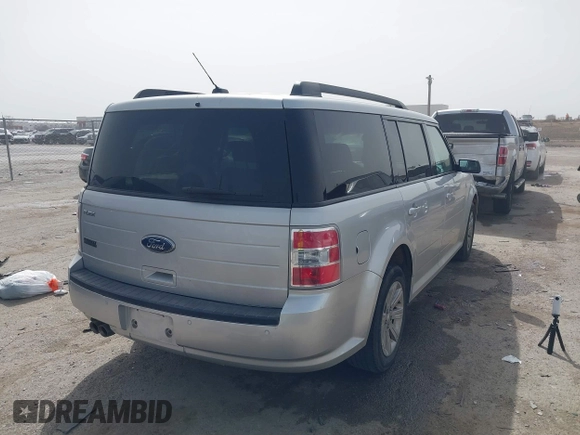 2011 Ford Flex SE with VIN 2FMGK5BC2BBD23332, listed as a IAAI auction lot 41733455 with 204,104 mi miles. Bid and sale history available at carsss.com. Image 4.