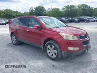 2012 Chevrolet Traverse 1LT z VIN 1GNKVGED0CJ128307, wystawiony jako IAAI lot #42382760 z przebiegiem 179 692 mil mil oraz . Historia ofert i sprzedaży dostępna na DreamBid. Obrazek 1.
