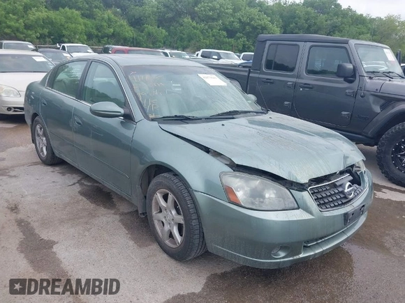 2005 Nissan Altima 2.5 S with VIN 1N4AL11D05N404581, listed as a IAAI auction lot 42073642 with 92,918 mi miles. Bid and sale history available at carsss.com. Image 1.