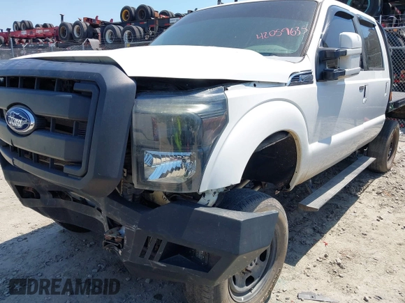 2011 Ford F-250 XL z VIN 1FT7W2BT4BEA25697, wystawiony jako IAAI lot #42059635 z przebiegiem 180 000 mil mil oraz . Historia ofert i sprzedaży dostępna na DreamBid. Obrazek 6.