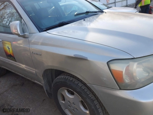 2004 Toyota Highlander with VIN JTEEP21A940020527, listed as a IAAI auction lot 41800369 with 259,592 mi miles. Bid and sale history available at carsss.com. Image 6.